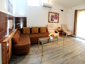 Living area - Tea Dream House in Croatia (Cesarica)