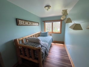 1 bedroom, free WiFi, bed sheets - Northwoods waterfront upper one bedroom unit on the Spirit River Flowage. (Tomahawk)