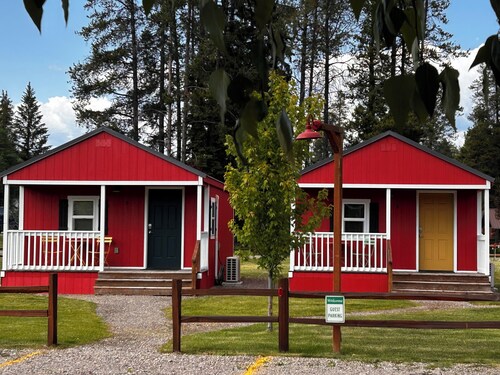 The Red Station by Glacier - Cabin #8 with AC and laundry