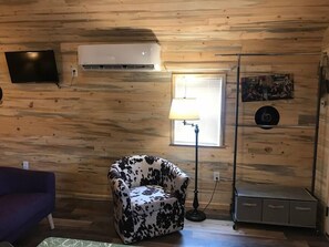 Una Smart TV, un reproductor estéreo