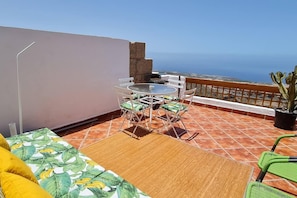 Outdoor dining - Impeccable 2-bed House in Guía de Isora (Guia de Isora)