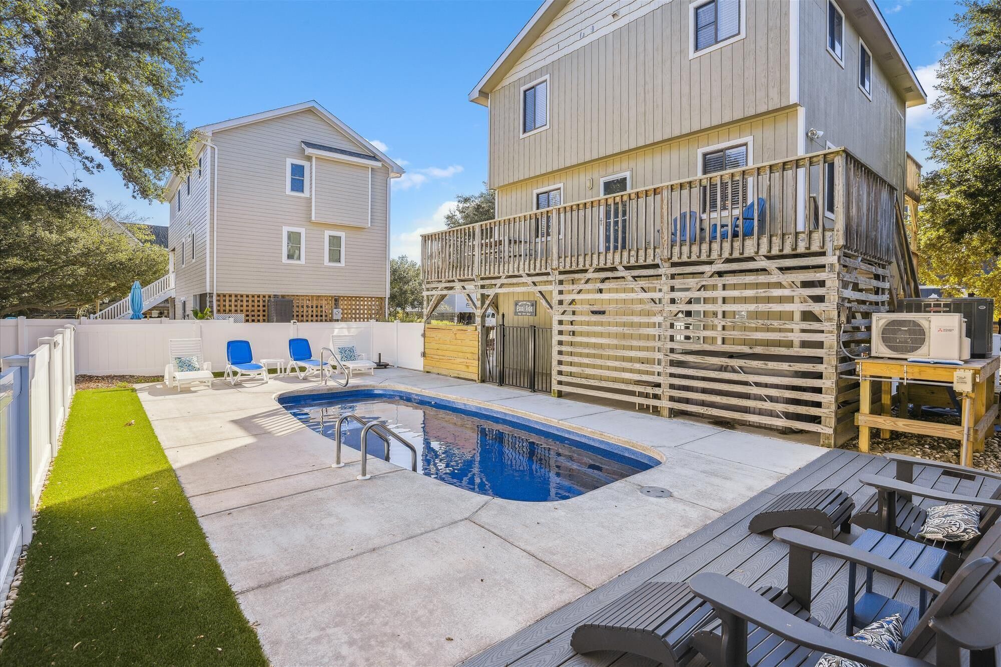 Pet Friendly, Hot Tub, New Pool for 2023! Oceanside, Gameroom with Foosball Table