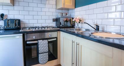 Perfect flat for the beach and town centre
