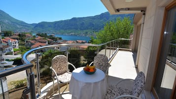 Appartamento Deluxe, 2 camere da letto, vista mare | Terrazza/patio