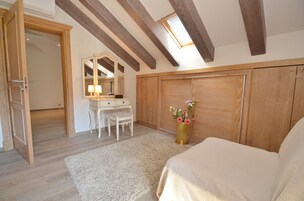 Apartamento standard | Individualmente decorados, individualmente mobiliados, escrivaninha