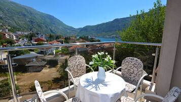 Apartemen Deluks, 1 kamar tidur, pemandangan laut | Teras/patio