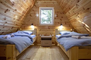 2 bedrooms, WiFi, bed sheets - Cheerful Holiday Home Ideal For 6 People (Zabljak)