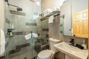 Shower, hair dryer, towels, soap - 30% off - Main Street 2 Bdrm Oasis (Park City)