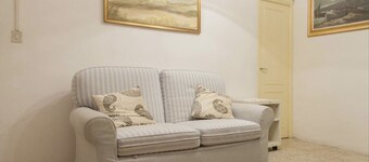 1 Bed Flat - Sleeps 2 - Parking