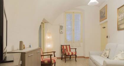 1 Bed Flat - Sleeps 2 - Parking