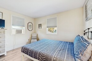 2 عدّة غرف نوم ومكواة/لوح كي وواي فاي وملاءات أسرّة