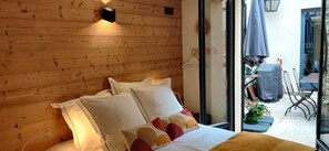 3 slaapkamers, geluiddichte muren, een strijkplank/strijkijzer