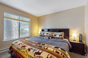 2 bedrooms, iron/ironing board, internet, bed sheets