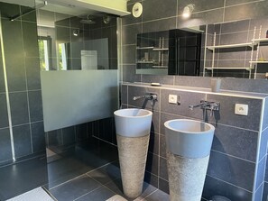 Douche, séchoir à cheveux
