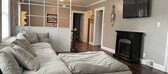  Stay downtown within walking distance of restaurants, shopping, and breweries!