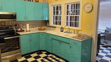 Frigorífic, microones, forn i placa de cuina