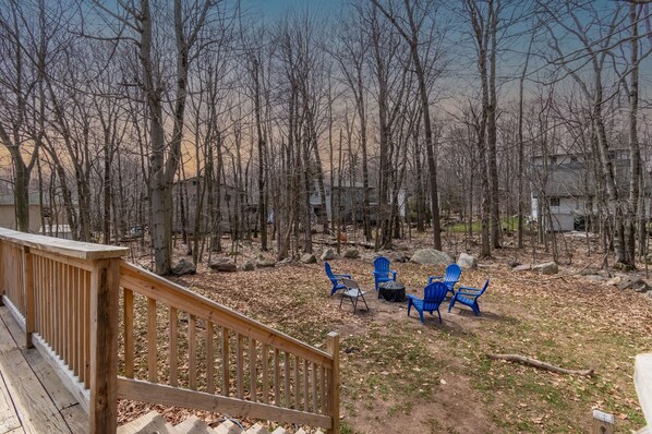 Property grounds - Perfect Home 🌟 HotTub, GameRoom, Fire-pit, Sleeps16! Near activities🧧 (Tobyhanna)