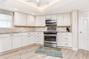 Refrigerador, microondas, horno y lavavajillas 