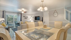 Dining - Folly Field Family Villa | Walk to Beach, Complex Pool, BBQ, Bikes (Hilton Head Island)