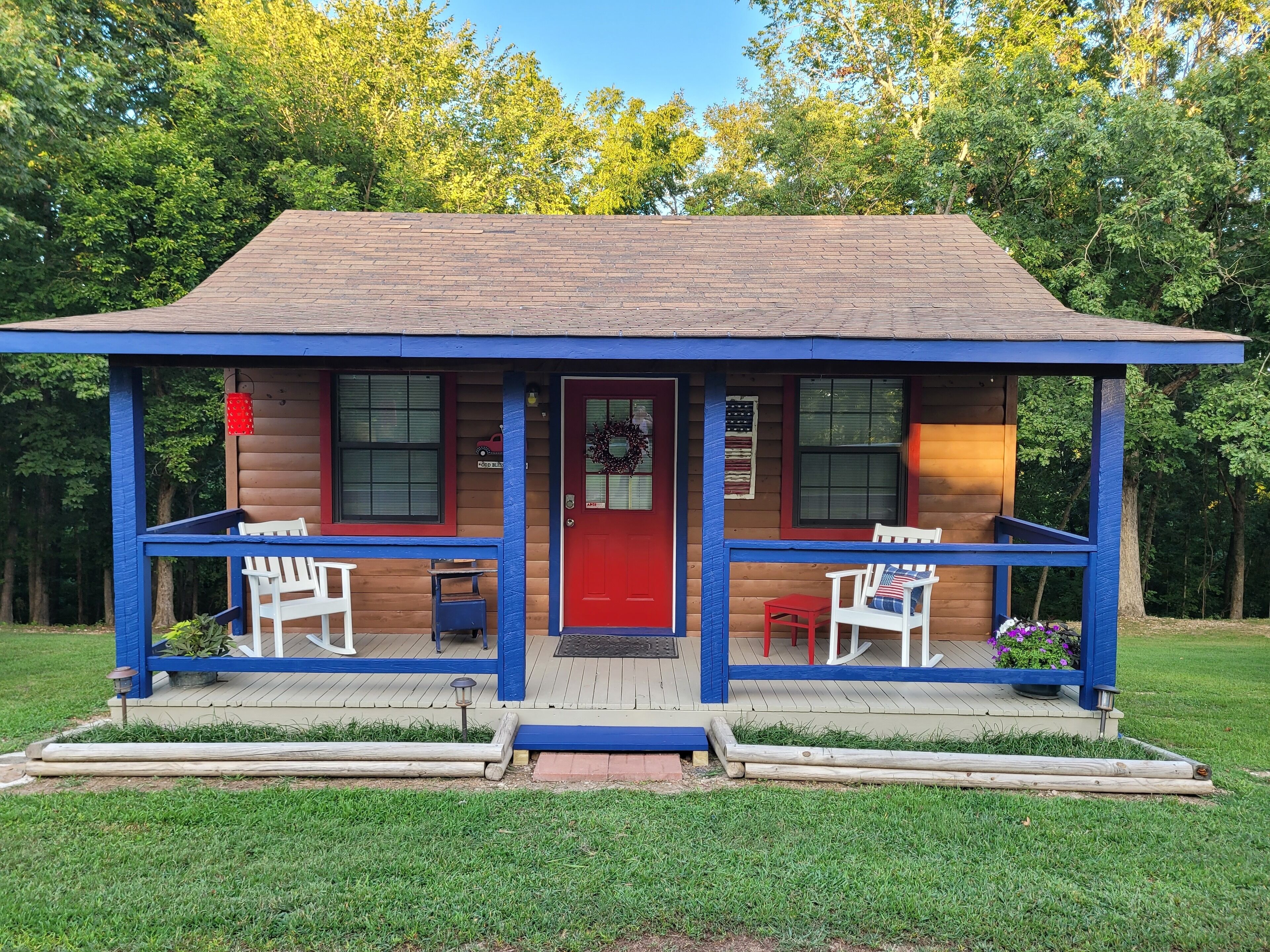 Fall Getaway in the Ozarks! The Patriot Cabin, sleeps 4 and close to the Buffalo