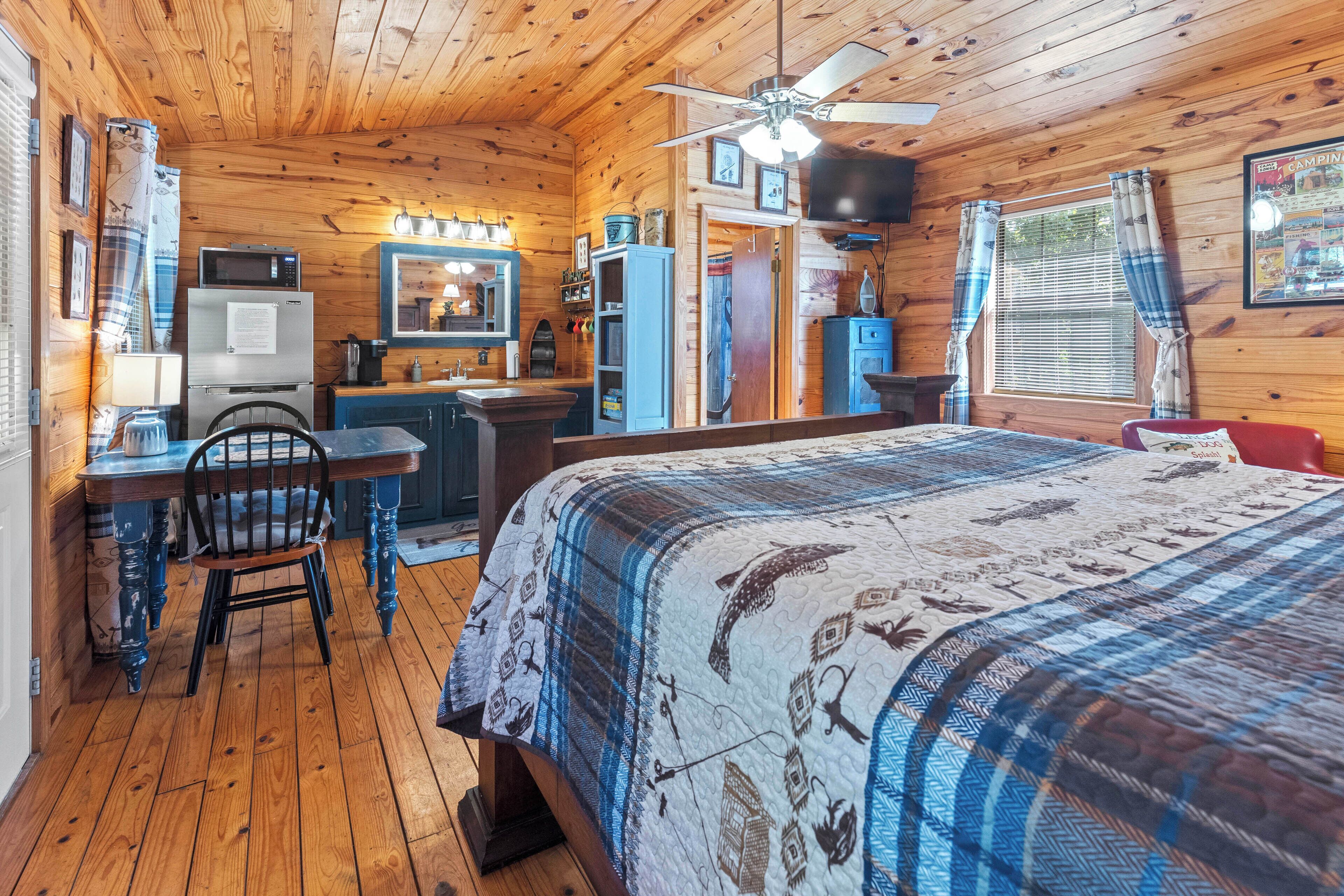 1 soverom, strykejern/-brett, wi-fi (inkludert) og sengetøy