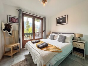 3 chambres, fer et planche à repasser, lit de bébé portatif