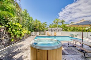 Pool - Walk to Magic Sands Large Home w/ Private Pool, Hot Tub, Terrace & 2 W/Ds (Kailua-Kona)