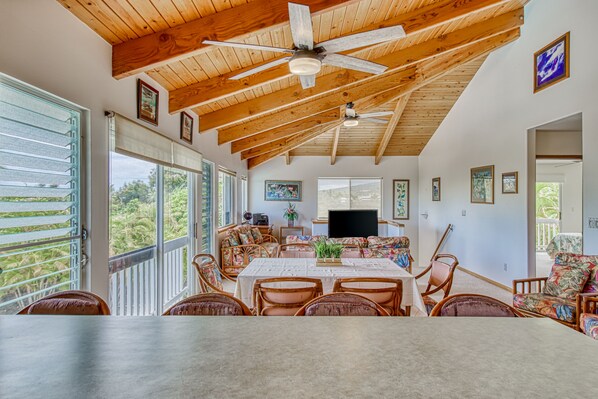 Interior - Walk to Magic Sands Large Home w/ Private Pool, Hot Tub, Terrace & 2 W/Ds (Kailua-Kona)