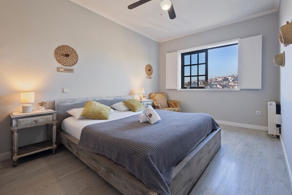 1 chambre, fer et planche à repasser, lit parapluie, Wi-Fi gratuit