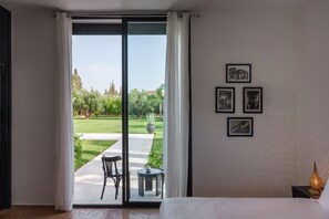4 chambres, coffres-forts dans les chambres, fer et planche Ă repasser