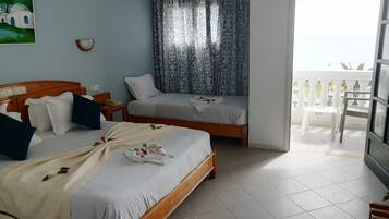 Chambre Triple Standard | Coffres-forts dans les chambres, Wi-Fi gratuit, draps fournis