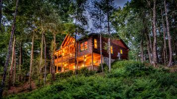 House, 4 Bedrooms | Exterior