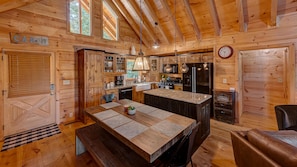House, 4 Bedrooms | Dining