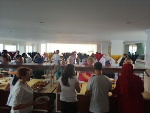 Desayuno buffet (TRY 100 por persona)