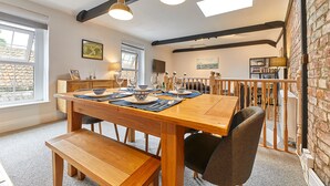 House | In-room dining - The Burrow (Alnwick)