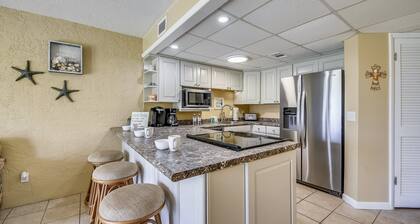 Big Savings Summer Deals!! Dog-friendly beach condo ~ Winter '26 $1800/mo
