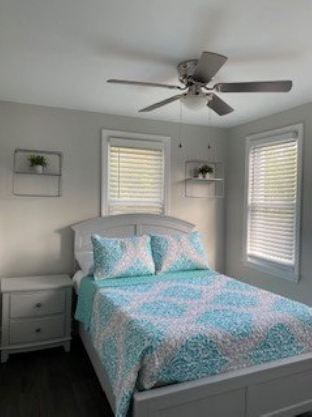 5 bedrooms, desk, iron/ironing board, free WiFi