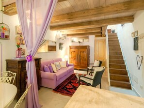 Smart-TV, Bücher, Arbeitsbereiche