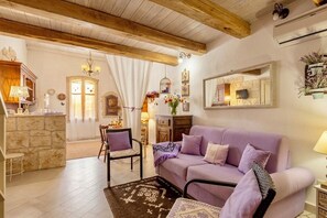 Smart-tv, bøger, kontorer