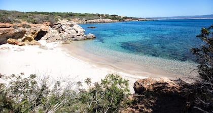 ‘La Dolce Vita’ in Alghero Old Town- Steps to Sea, Beach, Historic Ramparts!