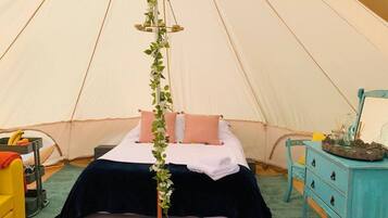 2 bedrooms, bed sheets