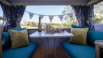 Cabin, Multiple Beds | Living room