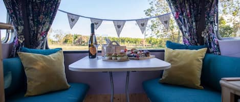 Cabin, Multiple Beds | Living room