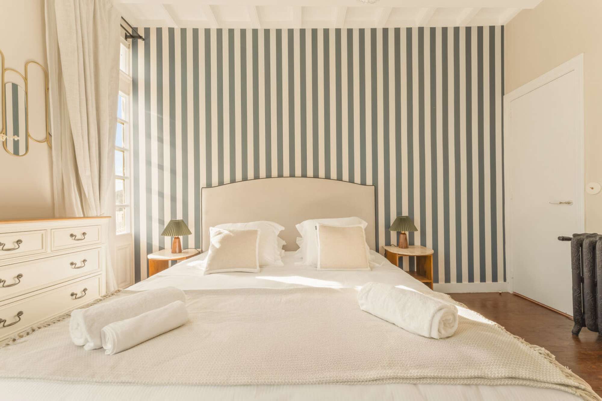 1 slaapkamer, een strijkplank/strijkijzer, wifi, beddengoed