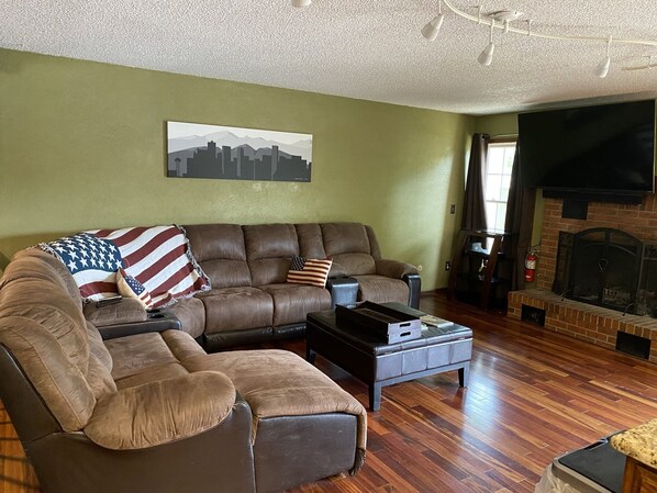 Smart TV, fireplace