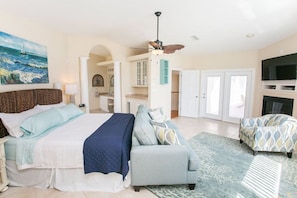 5 bedrooms, desk, iron/ironing board, travel cot