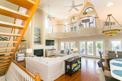 Luxury Oceanside Pool Home Boasting Incredible Views - Large 5/3 w/Heated Pool