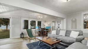Living area - Sunrise Waterfront Potomac Beach Haus near Two Beaches (Colonial Beach)