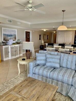 TV, fireplace - 1401 (NEW Purchase), East Wrap Ard. View, 2br, Slps8 (Reviews at vrbo.com/511877 (Orange Beach)