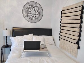 1 غرفة نوم ومكواة/لوح كي وواي فاي مجانًا وملاءات أسرّة